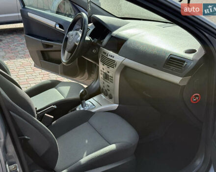 Серый Опель Астра, объемом двигателя 1.6 л и пробегом 180 тыс. км за 6750 $, фото 72 на Automoto.ua