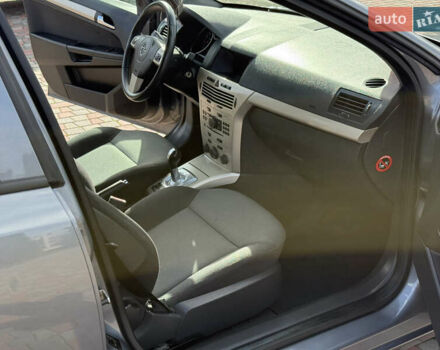 Серый Опель Астра, объемом двигателя 1.6 л и пробегом 180 тыс. км за 6750 $, фото 73 на Automoto.ua