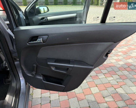 Серый Опель Астра, объемом двигателя 1.6 л и пробегом 180 тыс. км за 6750 $, фото 86 на Automoto.ua