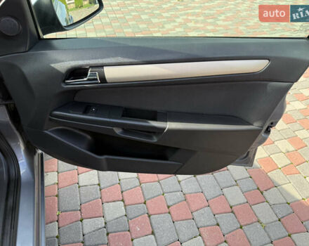 Серый Опель Астра, объемом двигателя 1.6 л и пробегом 180 тыс. км за 6750 $, фото 74 на Automoto.ua