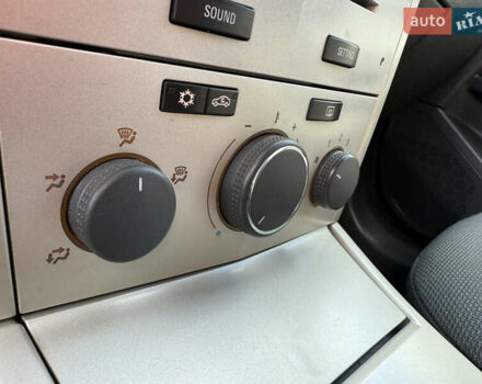 Серый Опель Астра, объемом двигателя 1.6 л и пробегом 180 тыс. км за 6750 $, фото 65 на Automoto.ua