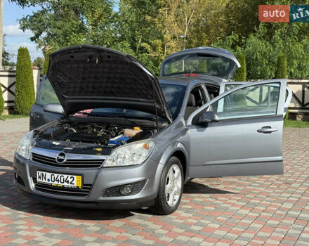 Серый Опель Астра, объемом двигателя 1.6 л и пробегом 180 тыс. км за 6750 $, фото 122 на Automoto.ua