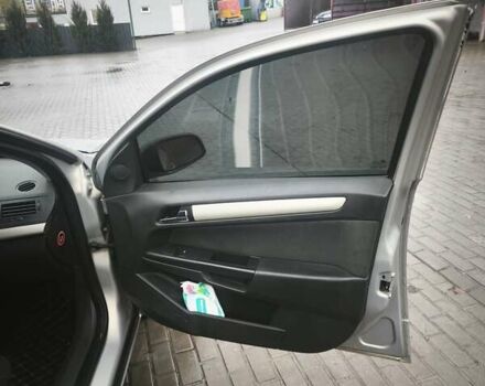 Серый Опель Астра, объемом двигателя 1.6 л и пробегом 277 тыс. км за 3700 $, фото 2 на Automoto.ua