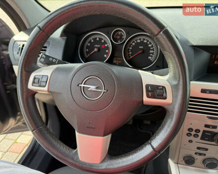 Серый Опель Астра, объемом двигателя 1.6 л и пробегом 180 тыс. км за 6750 $, фото 69 на Automoto.ua