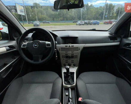 Серый Опель Астра, объемом двигателя 1.6 л и пробегом 255 тыс. км за 5400 $, фото 18 на Automoto.ua