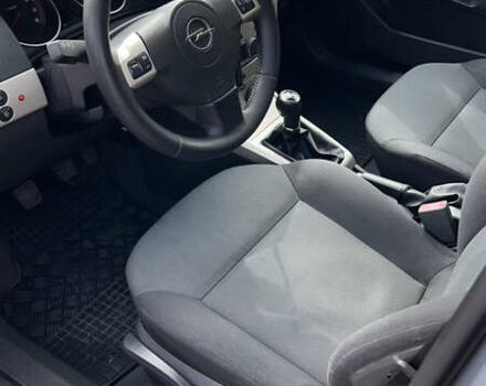 Серый Опель Астра, объемом двигателя 1.6 л и пробегом 255 тыс. км за 5400 $, фото 13 на Automoto.ua