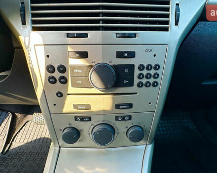 Серый Опель Астра, объемом двигателя 1.6 л и пробегом 235 тыс. км за 5200 $, фото 18 на Automoto.ua