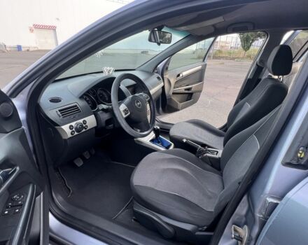 Серый Опель Астра, объемом двигателя 1.6 л и пробегом 258 тыс. км за 4200 $, фото 5 на Automoto.ua