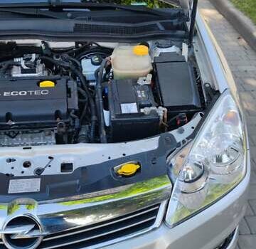 Серый Опель Астра, объемом двигателя 1.6 л и пробегом 164 тыс. км за 5999 $, фото 3 на Automoto.ua