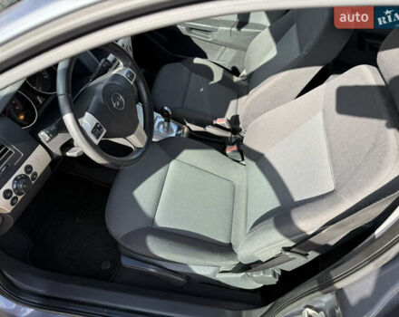 Серый Опель Астра, объемом двигателя 1.6 л и пробегом 180 тыс. км за 6750 $, фото 60 на Automoto.ua