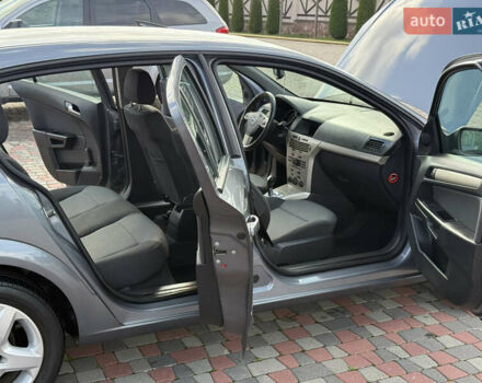 Серый Опель Астра, объемом двигателя 1.6 л и пробегом 180 тыс. км за 6750 $, фото 127 на Automoto.ua