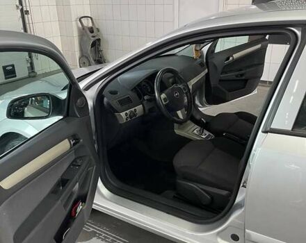 Серый Опель Астра, объемом двигателя 1.6 л и пробегом 155 тыс. км за 6000 $, фото 3 на Automoto.ua