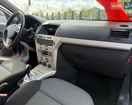 Серый Опель Астра, объемом двигателя 1.6 л и пробегом 180 тыс. км за 6750 $, фото 77 на Automoto.ua