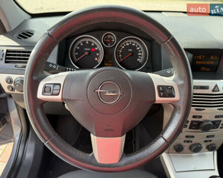 Серый Опель Астра, объемом двигателя 1.6 л и пробегом 180 тыс. км за 6750 $, фото 62 на Automoto.ua