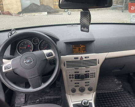 Серый Опель Астра, объемом двигателя 1.7 л и пробегом 285 тыс. км за 5399 $, фото 5 на Automoto.ua