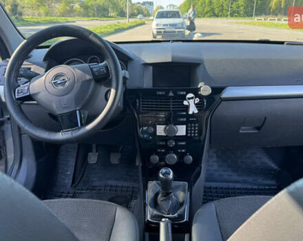 Серый Опель Астра, объемом двигателя 1.7 л и пробегом 238 тыс. км за 5200 $, фото 11 на Automoto.ua