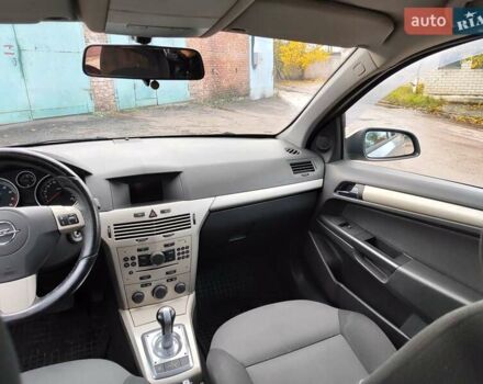 Опель Астра 2008 в Чернигове на Automoto.ua Серый Опель Астра, объемом двигателя 1.6 л и пробегом 178 тыс. км за 5300 $, фото 10 на Automoto.ua