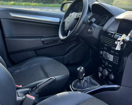 Серый Опель Астра, объемом двигателя 1.7 л и пробегом 238 тыс. км за 5200 $, фото 2 на Automoto.ua