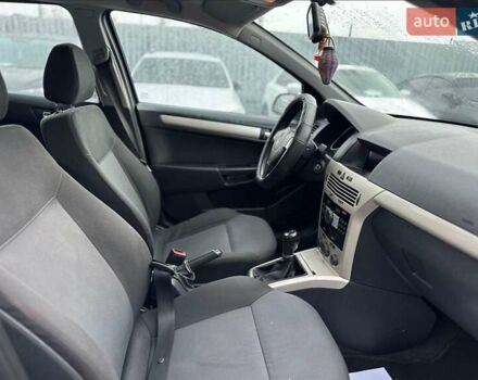 Серый Опель Астра, объемом двигателя 1.6 л и пробегом 230 тыс. км за 4800 $, фото 2 на Automoto.ua