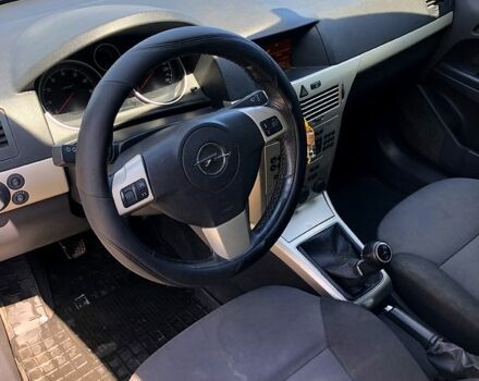 Серый Опель Астра, объемом двигателя 1.6 л и пробегом 189 тыс. км за 4200 $, фото 4 на Automoto.ua