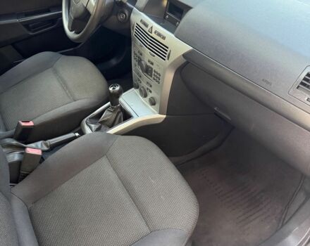 Серый Опель Астра, объемом двигателя 1.4 л и пробегом 205 тыс. км за 4400 $, фото 12 на Automoto.ua