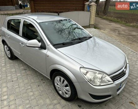 Серый Опель Астра, объемом двигателя 1.25 л и пробегом 194 тыс. км за 3700 $, фото 2 на Automoto.ua