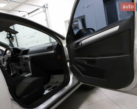 Серый Опель Астра, объемом двигателя 1.7 л и пробегом 144 тыс. км за 5900 $, фото 65 на Automoto.ua