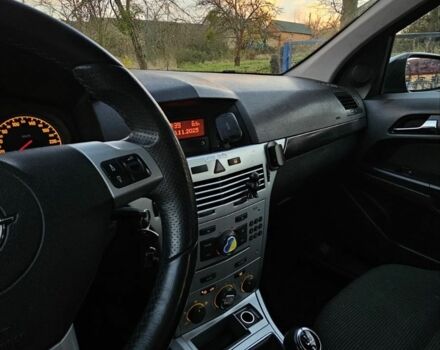 Серый Опель Астра, объемом двигателя 1.4 л и пробегом 191 тыс. км за 3700 $, фото 2 на Automoto.ua