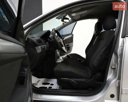 Серый Опель Астра, объемом двигателя 1.7 л и пробегом 144 тыс. км за 5900 $, фото 57 на Automoto.ua