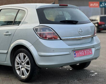 Серый Опель Астра, объемом двигателя 1.6 л и пробегом 240 тыс. км за 5500 $, фото 14 на Automoto.ua