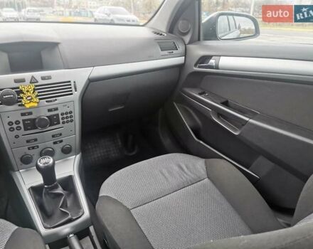 Серый Опель Астра, объемом двигателя 1.6 л и пробегом 174 тыс. км за 5600 $, фото 16 на Automoto.ua