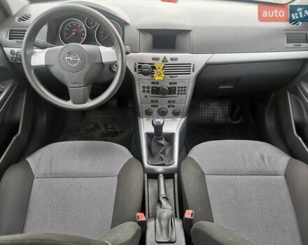 Серый Опель Астра, объемом двигателя 1.6 л и пробегом 174 тыс. км за 5600 $, фото 17 на Automoto.ua