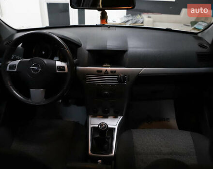 Серый Опель Астра, объемом двигателя 1.7 л и пробегом 144 тыс. км за 5900 $, фото 78 на Automoto.ua