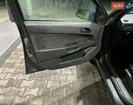 Серый Опель Астра, объемом двигателя 1.25 л и пробегом 303 тыс. км за 3500 $, фото 16 на Automoto.ua