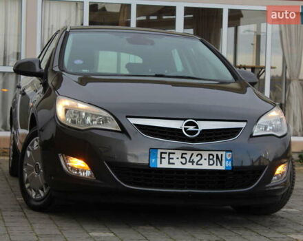 Серый Опель Астра, объемом двигателя 1.6 л и пробегом 193 тыс. км за 5890 $, фото 4 на Automoto.ua