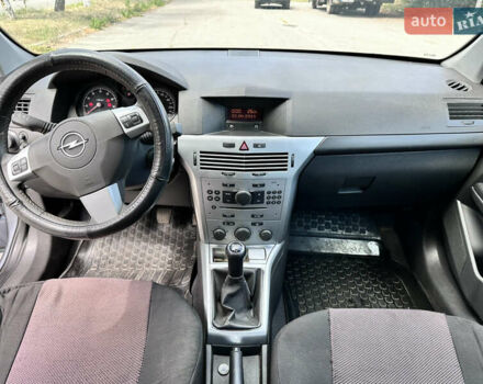 Серый Опель Астра, объемом двигателя 1.6 л и пробегом 30 тыс. км за 8900 $, фото 4 на Automoto.ua