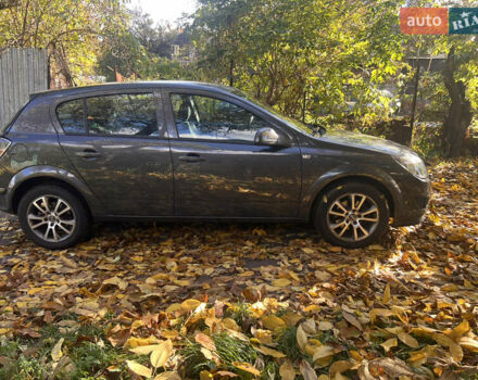 Опель Астра 2012 в Львове на Automoto.ua Серый Опель Астра, объемом двигателя 1.6 л и пробегом 123 тыс. км за 6500 $, фото 3 на Automoto.ua