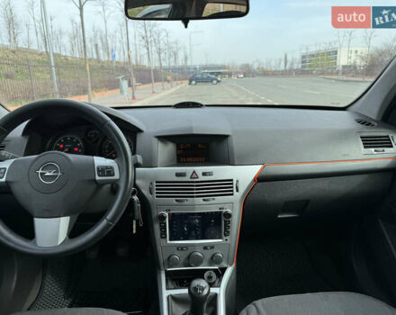 Серый Опель Астра, объемом двигателя 1.6 л и пробегом 155 тыс. км за 5500 $, фото 6 на Automoto.ua