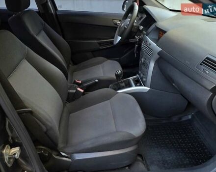 Опель Астра 2012 у Тернополі на Automoto.ua Сірий Опель Астра, об'ємом двигуна 1.6 л та пробігом 197 тис. км за 5399 $, фото 33 на Automoto.ua