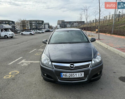 Серый Опель Астра, объемом двигателя 1.6 л и пробегом 155 тыс. км за 5500 $, фото 1 на Automoto.ua