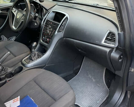 Серый Опель Астра, объемом двигателя 1.7 л и пробегом 175 тыс. км за 6000 $, фото 7 на Automoto.ua