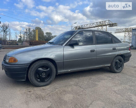 Серый Опель Астра, объемом двигателя 1.8 л и пробегом 558 тыс. км за 1000 $, фото 4 на Automoto.ua