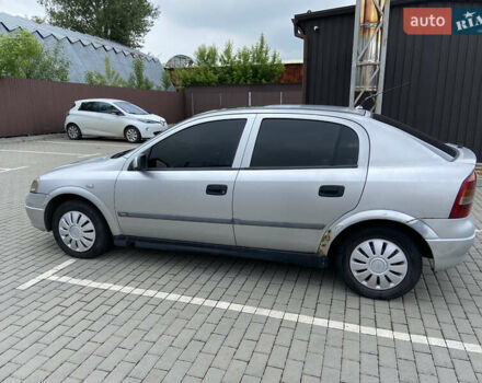 Серый Опель Астра, объемом двигателя 1.6 л и пробегом 278 тыс. км за 2200 $, фото 4 на Automoto.ua