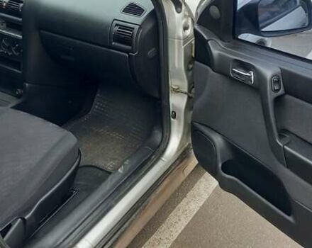 Серый Опель Астра, объемом двигателя 1.6 л и пробегом 140 тыс. км за 2900 $, фото 2 на Automoto.ua