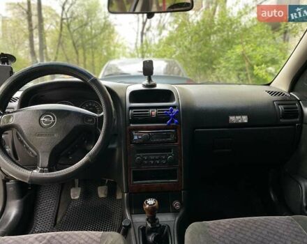 Серый Опель Астра, объемом двигателя 1.6 л и пробегом 248 тыс. км за 4000 $, фото 2 на Automoto.ua