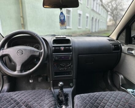 Серый Опель Астра, объемом двигателя 1.6 л и пробегом 140 тыс. км за 3999 $, фото 4 на Automoto.ua