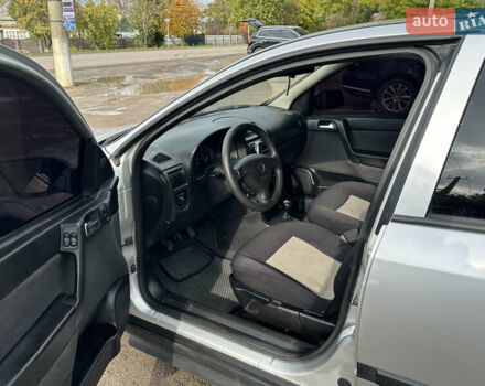 Серый Опель Астра, объемом двигателя 1.6 л и пробегом 252 тыс. км за 3200 $, фото 10 на Automoto.ua