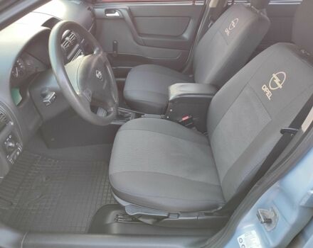 Серый Опель Астра, объемом двигателя 1.4 л и пробегом 180 тыс. км за 6400 $, фото 9 на Automoto.ua