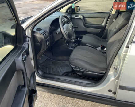 Серый Опель Астра, объемом двигателя 1.39 л и пробегом 230 тыс. км за 3700 $, фото 3 на Automoto.ua