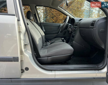 Серый Опель Астра, объемом двигателя 1.36 л и пробегом 77 тыс. км за 3999 $, фото 48 на Automoto.ua